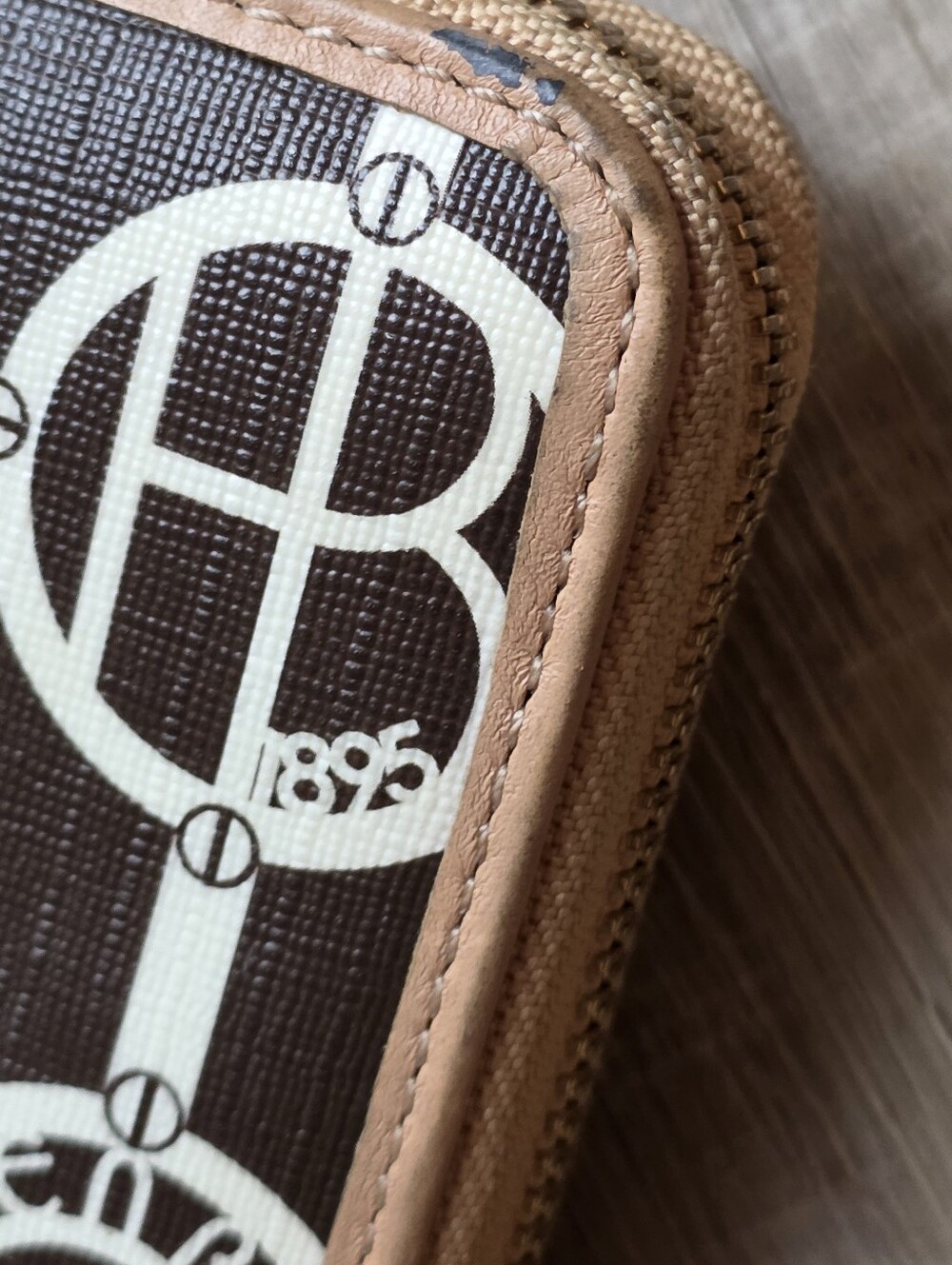 Henri Bendel Monogrammed Wallet And Dust Bag - Picture 10 of 16